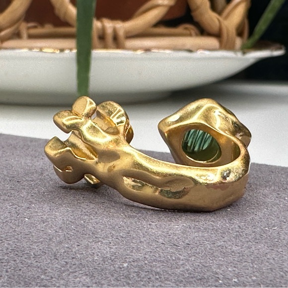 Tory Burch NWT Sculptural Bypass Statement Ring | Leaf & Logo Flower | Size 7.25 - Picture 6 of 11